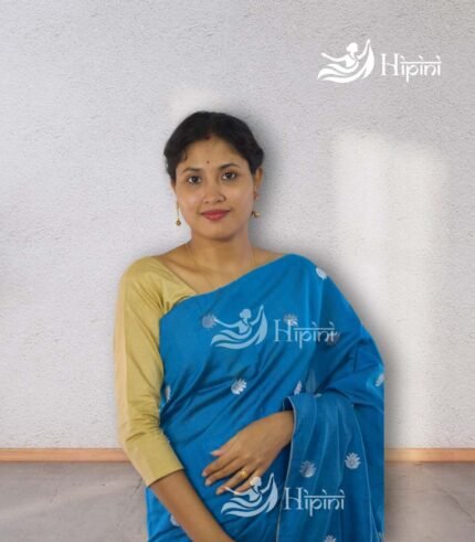 model wearing blue coloure mix cotton handmade(handloom) mekhela sador