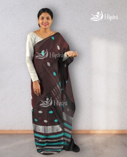 Model wearing handmade(handloom) nuni cotton mekhela sador